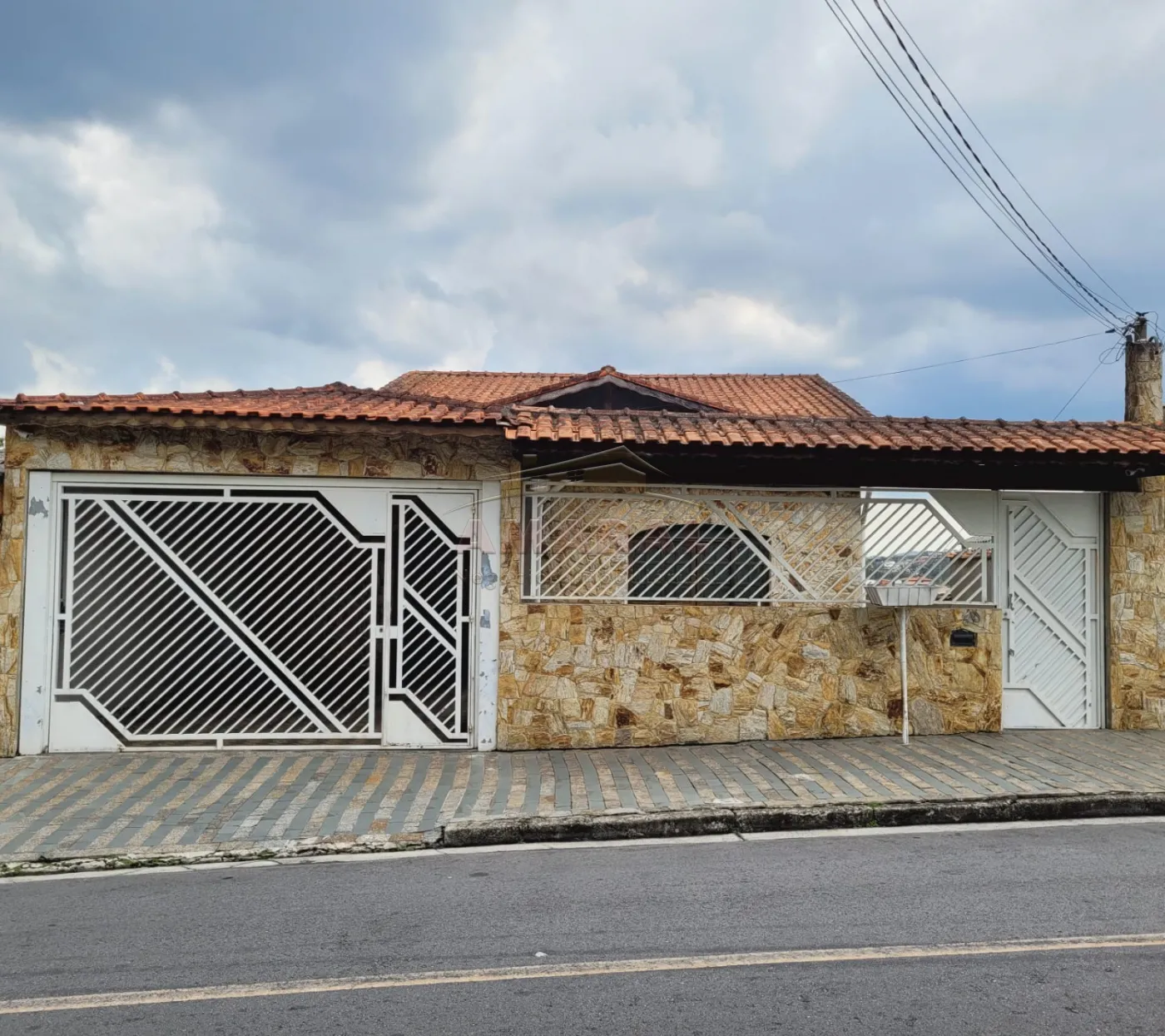 Alugar Casas / Sobrado em Ribeirão Pires R$ 3.000,00 - Foto 1